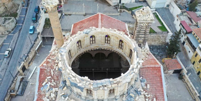 Kilise olarak inşa edilen Kurtuluş Camisinin kubbesi tamamen çöktü