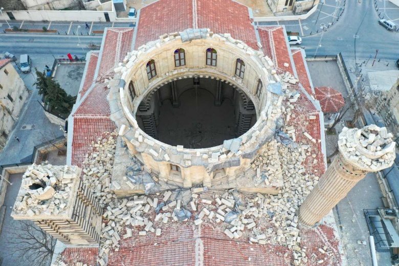 Kilise olarak inşa edilen Kurtuluş Camisi'nin kubbesi tamamen çöktü