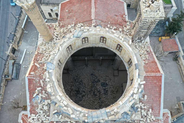 Kilise olarak inşa edilen Kurtuluş Camisi'nin kubbesi tamamen çöktü