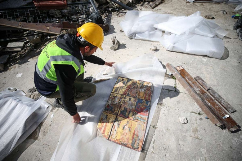 Antakya Rum Ortodoks Kilisesi enkazından 11 ikona çıkartıldı