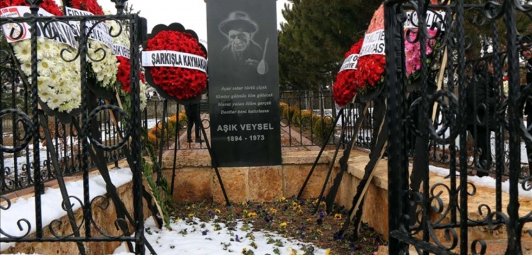Aşık Veysel ölümünün 50. yılında mezarına akan sevgi seli ile anıldı
