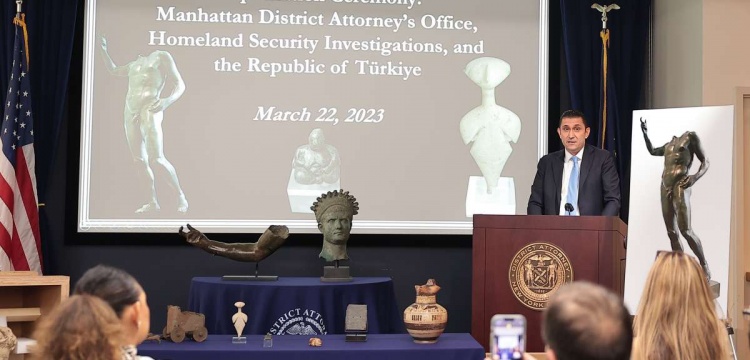 ABD'ye kaçırılan 12 arkeolojik eser Türk yetkililere iade edildi