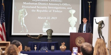 ABDye kaçırılan 12 arkeolojik eser Türk yetkililere iade edildi