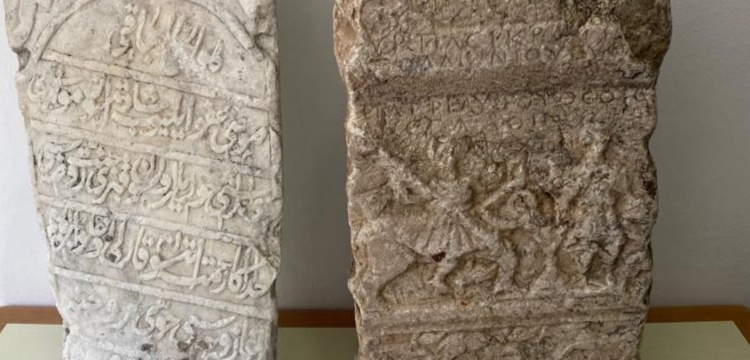 Acıpayam'da bir osmanlı mezar taşı, bir antik mezar steli ve 9 sikke yakalandı