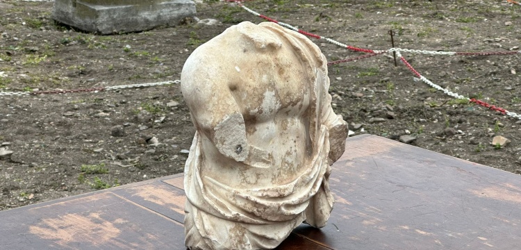 Saraçhane Arkeoloji Parkı'nda bir heykel gövdesi bulundu