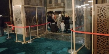 Ayasofyadaki imparatorluk kapısı cam bölme ile korumaya alındı