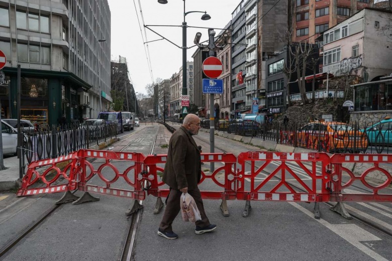 Çökmeden önceki ve sonraki hali ile Karaköy'de çöken 5 katlı tarihi bina