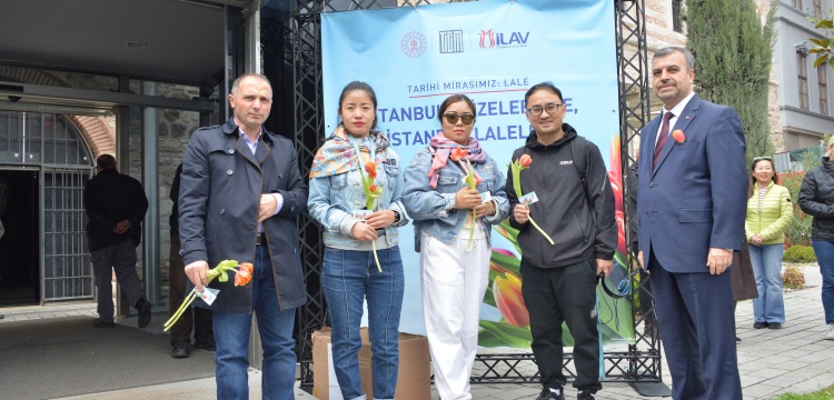 İstanbul'da müze ve kültür merkezi ziyaretçilerine lale dağıtacak