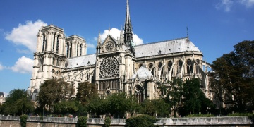 Notre Dame Katedralinin yangın sonrası restorasyonu için rekor bağış toplandı