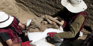 Peruda arkeologlar bin yıllık çocuk mumyası buldular