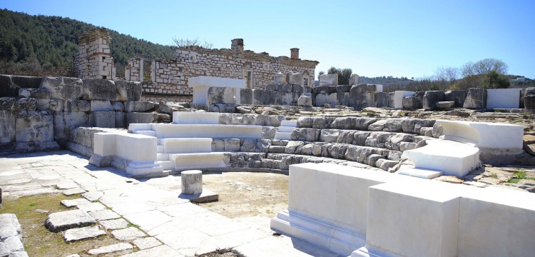 Stratonikeia Antik Kenti Meclisinin Oturma Basamakları Yenilendi