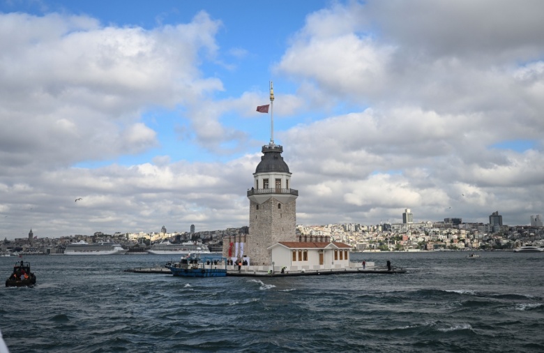 Kız Kulesi İstanbulluları yeniden böyle selamladı