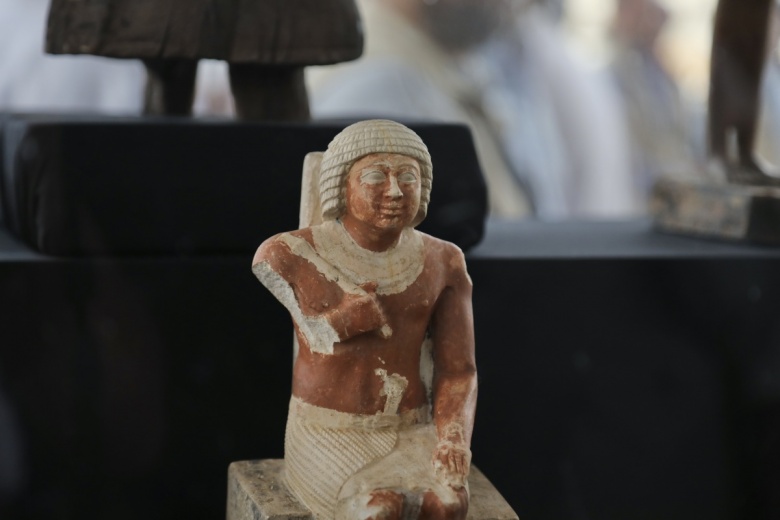 Mısır'da Sakkara arkeoloji kazılarında bu sene bulunan eserler sergilendi