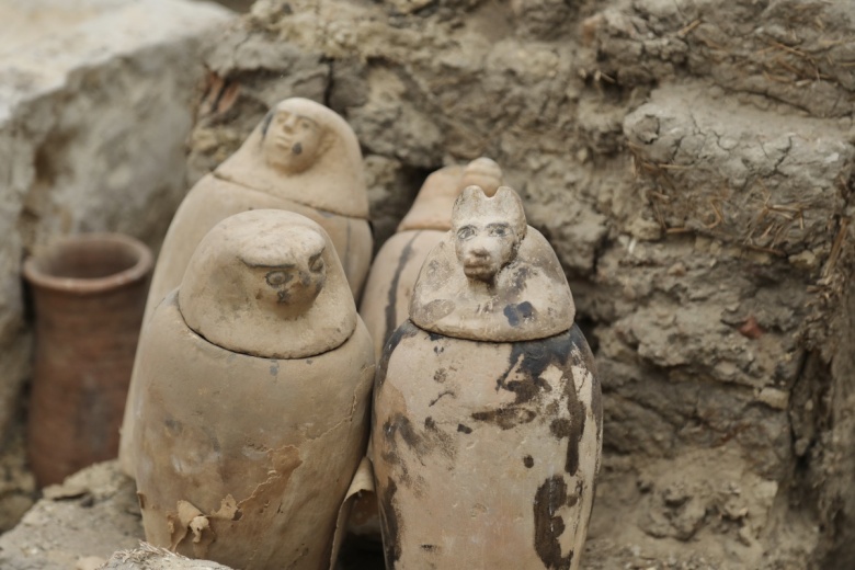 Mısır'da Sakkara arkeoloji kazılarında bu sene bulunan eserler sergilendi