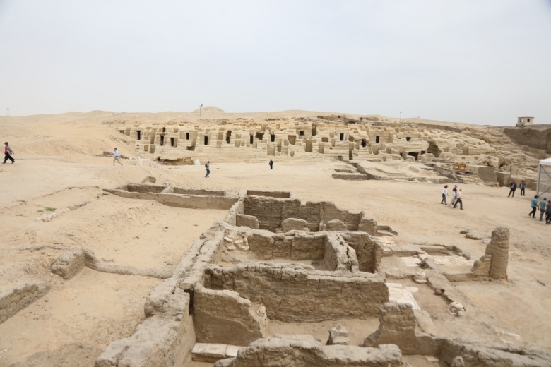 Mısır'da Sakkara arkeoloji kazılarında bu sene bulunan eserler sergilendi