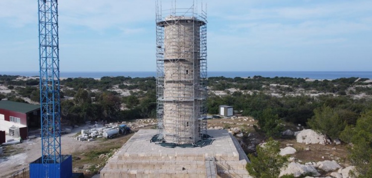 Patara Deniz Feneri'nin son basamağı da yerine yerleştirildi