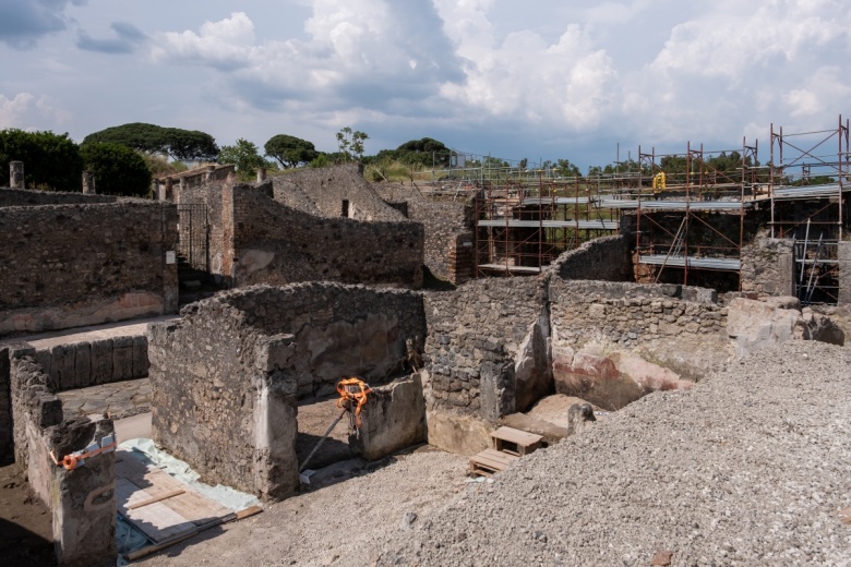 Pompei antik kentinde mitolojik sahnelerle süslü iki yeni duvar keşfedildi