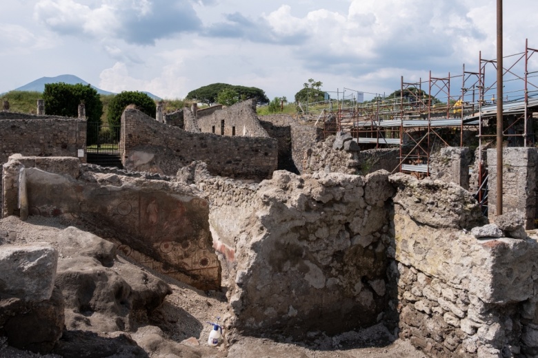 Pompei antik kentinde mitolojik sahnelerle süslü iki yeni duvar keşfedildi