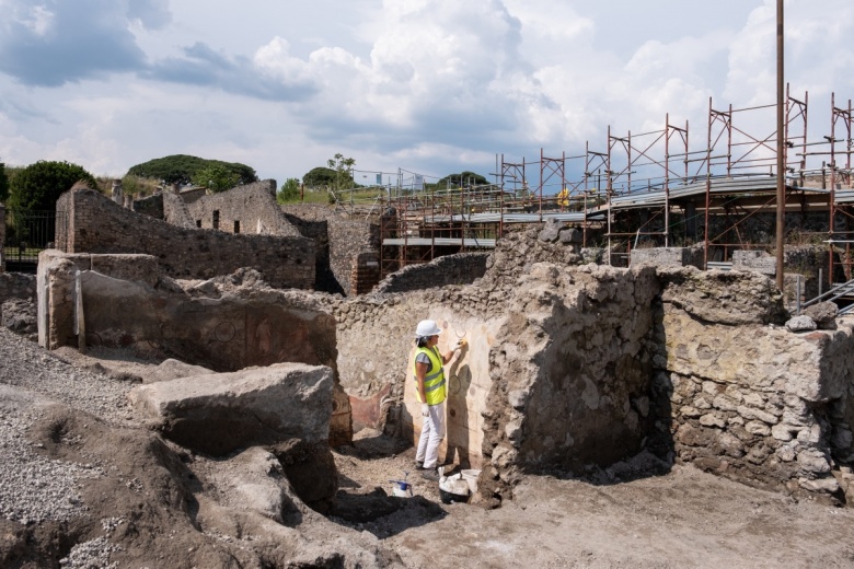 Pompei antik kentinde mitolojik sahnelerle süslü iki yeni duvar keşfedildi