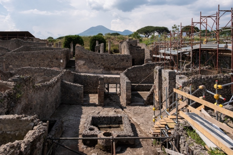 Pompei antik kentinde mitolojik sahnelerle süslü iki yeni duvar keşfedildi