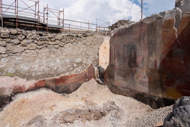 Pompei antik kentinde mitolojik sahnelerle süslü iki yeni duvar keşfedildi