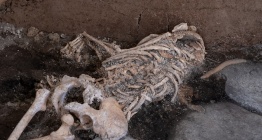 Pompeide Vezüv patladığında bir fırına saklanmış 2 kadın ve 1 çocuğun iskeleti bulundu