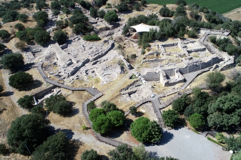 İşte Troyalı kadınların kullandığı göz kamaştırıcı takılar