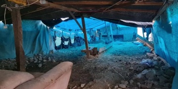 Hobi bahçesinde branda altında 25 metre tünel kazan 2 defineci yakalandı