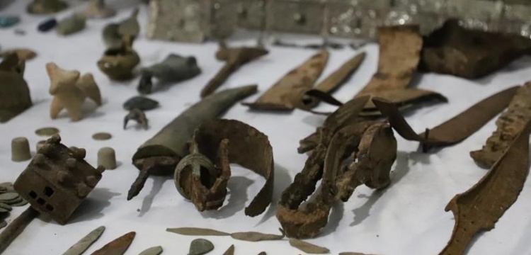 Mazıdağı'nda jandarmanın bastığı evde müze açacak kadar çok eser yakalandı