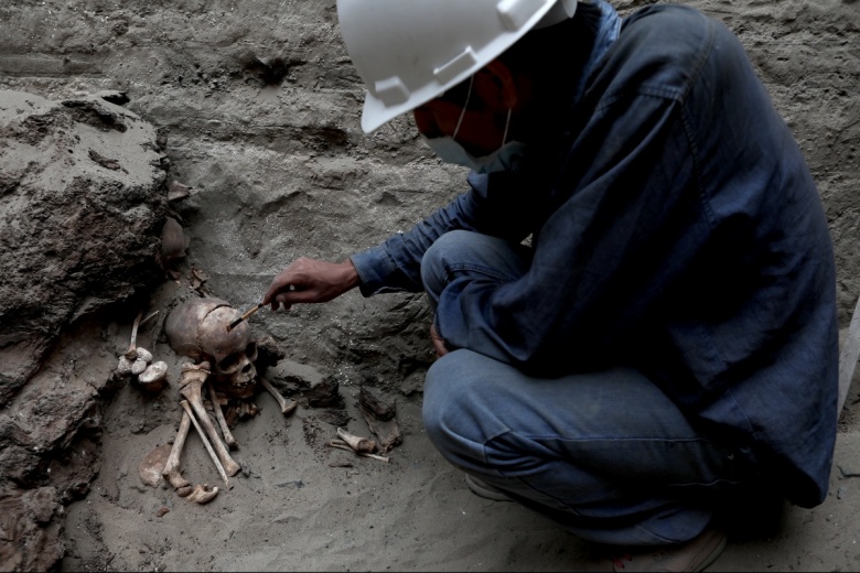 Peru'da arkeologlar And Haçı ve 3 bin 500 yıllık İnka mezarları buldu