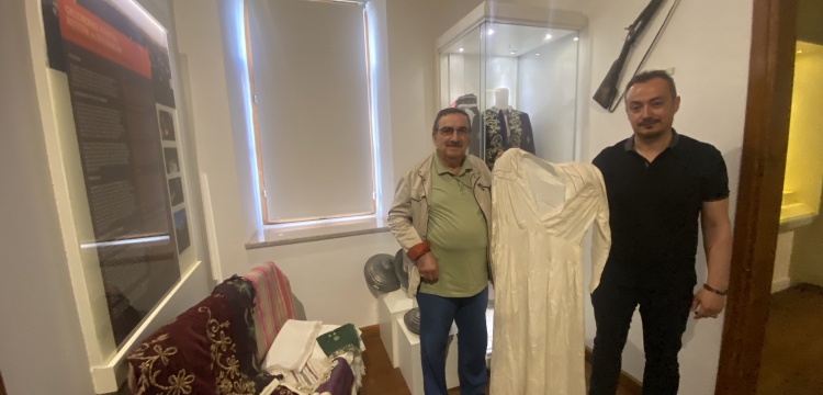 Emekli öğretmen ana yadigarı gelinliği Taşköprü Kent Tarihi Müzesi'ne bağışladı