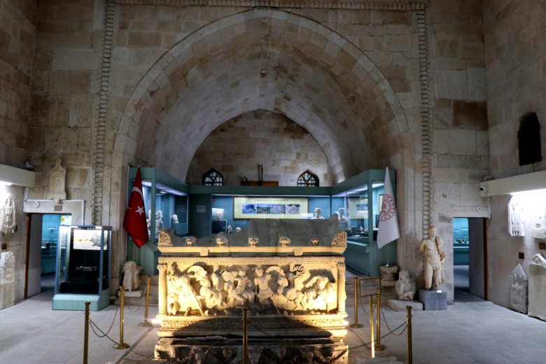 Aizanoi Antik Kenti'nde bulunan eserler Kütahya arkeoloji Müzesi'nde sergileniyor.