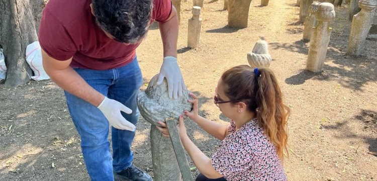 Gazi Mihal Camisi haziresindeki tarihi mezar taşları onarıldı