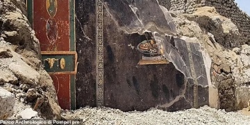Arkeologlar Pompeiide 2 bin yıllık pizza freski buldular