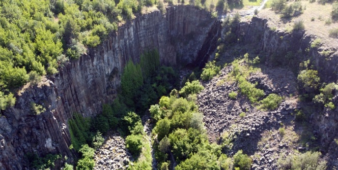 Boyabatın 5 milyon yıllık volkanik harikası: Bazalt kayalıklar