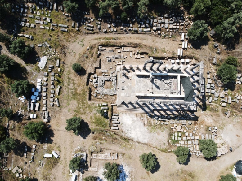 Milas'taki , Zeus Lepsynos Tapınağı'nın restorasyonu sürüyor.