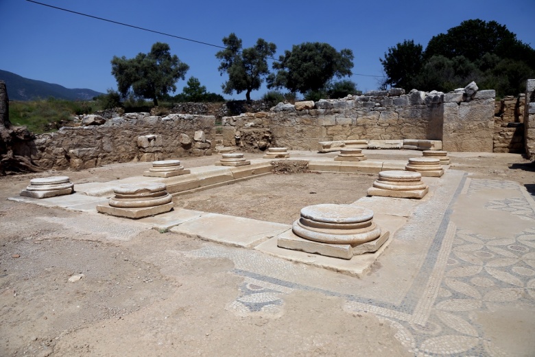 Milas'taki , Zeus Lepsynos Tapınağı'nın restorasyonu sürüyor.