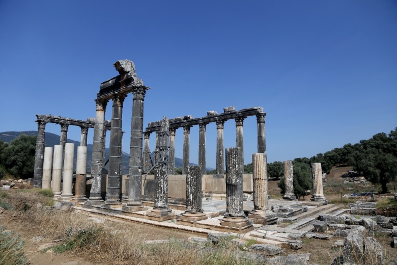 Milas'taki , Zeus Lepsynos Tapınağı'nın restorasyonu sürüyor.