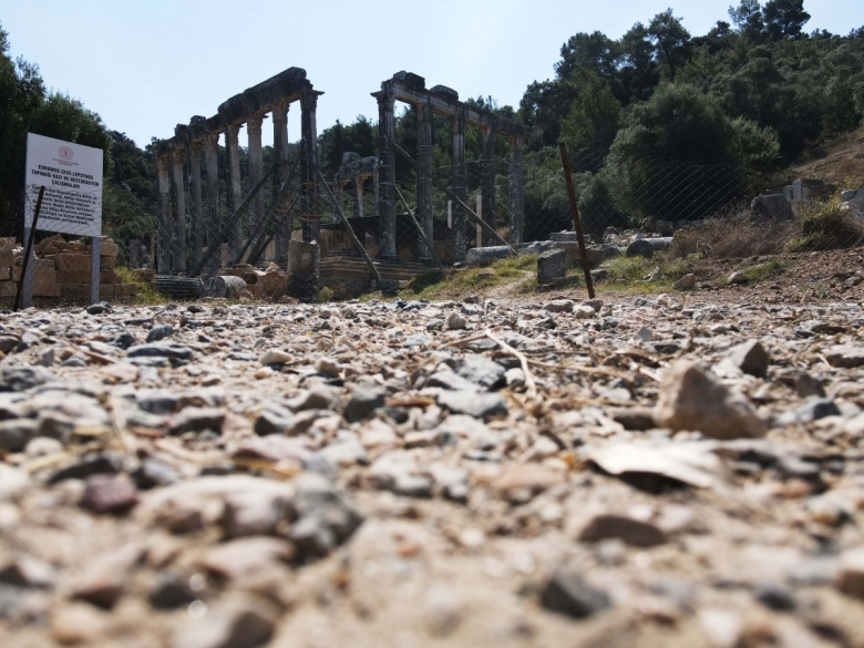 Milas'taki , Zeus Lepsynos Tapınağı'nın restorasyonu sürüyor.