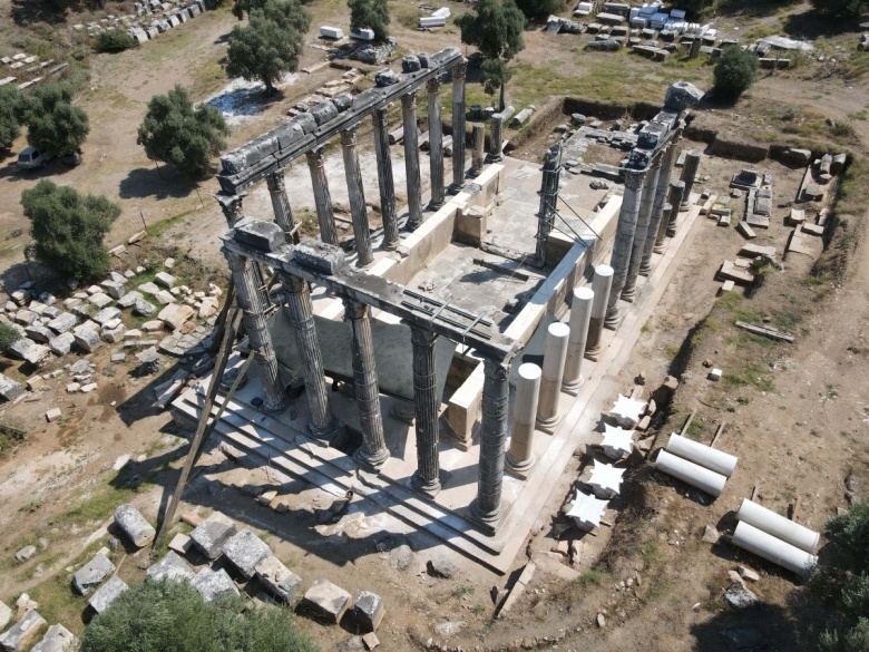 Milas'taki , Zeus Lepsynos Tapınağı'nın restorasyonu sürüyor.