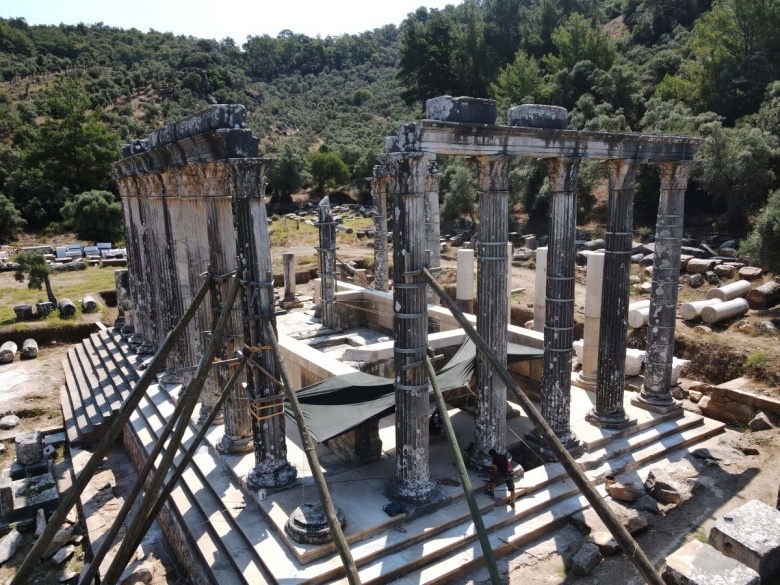 Milas'taki , Zeus Lepsynos Tapınağı'nın restorasyonu sürüyor.