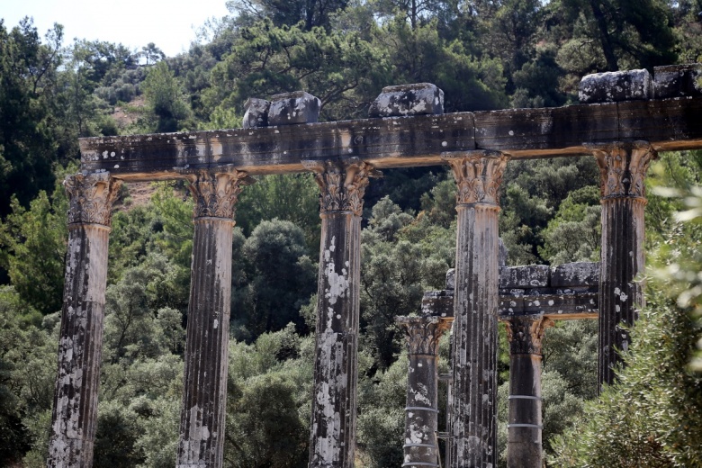 Milas'taki , Zeus Lepsynos Tapınağı'nın restorasyonu sürüyor.