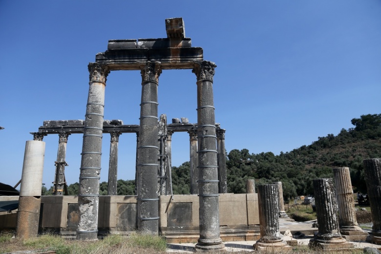 Milas'taki , Zeus Lepsynos Tapınağı'nın restorasyonu sürüyor.