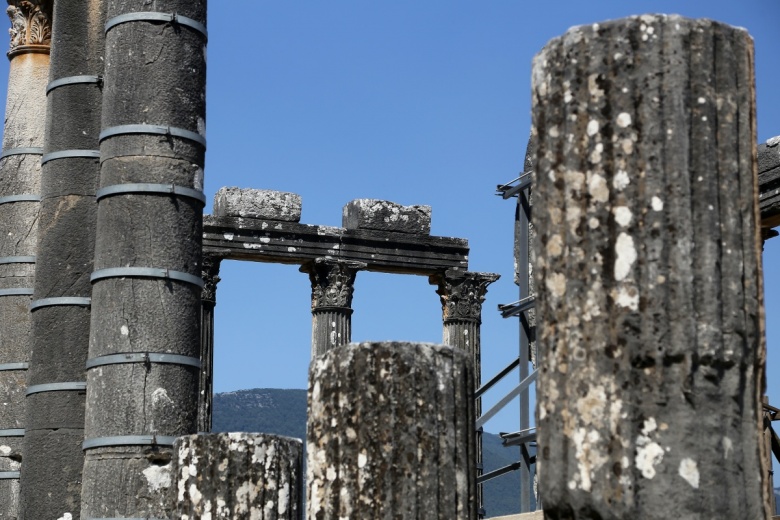 Milas'taki , Zeus Lepsynos Tapınağı'nın restorasyonu sürüyor.