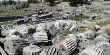 Letoonda parçalarının yüzde 80i bulunan Leto Tapınağı ayağa kaldırılmayı bekliyor