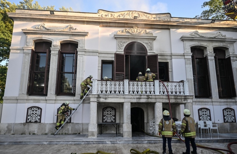 Yıldız Parkı'ndaki Çadır Köşk’te çıkan yangın söndürüldü