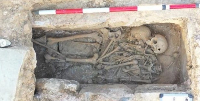 Haydarpaşa arkeoloji kazılarında yeni bulunan mezar ve haçlar