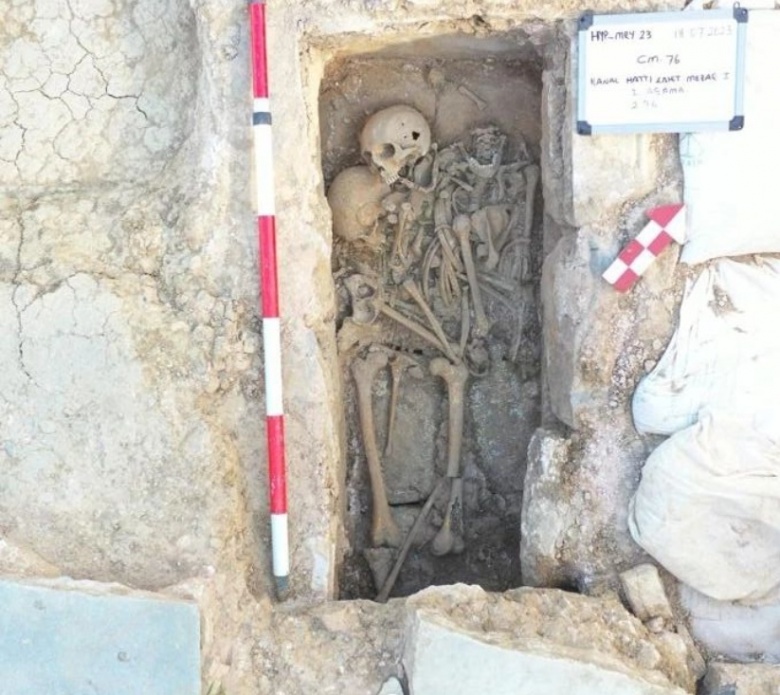 Haydarpaşa arkeoloji kazılarında yeni bulunan mezar ve haçlar