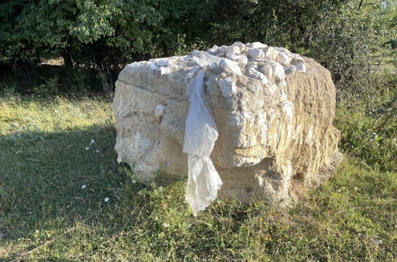 İşte Bolu'nun Mudurnu ilçesinde görenlerin lahit olduğunu sandığı oluşum