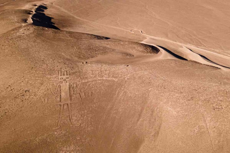 Tarapaca Devi 3 bin yıl önce çizildi 119 metre boyunda ve ne olduğu hâlâ bilinmiyor